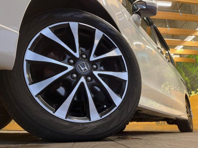 �y����17�C���`�A���~�z�C�[���z�O�ςɃ}�b�`���������A���~�z�C�[���𑕒����Ă���܂��B�e��ЊO�A���~�z�C�[����A�X�^�b�h���X�^�C�����戵�����Ă���܂��B���񂲑��k����������