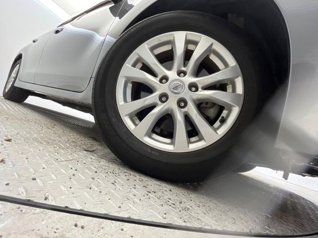 �y����16�C���`�A���~�z�C�[���z�O�ςɃ}�b�`���������A���~�z�C�[���𑕒����Ă���܂��B�e��ЊO�A���~�z�C�[����A�X�^�b�h���X�^�C�����戵�����Ă���܂��B���񂲑��k����������