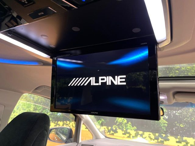 【フリップダウンモニター】大画面モニターで後席でもエンタメをお楽しみいただけます。小さなお子様にも大人気の装備です♪