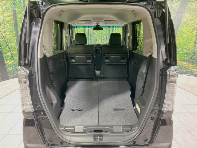 ���i�̂���������ʋ΁A���}���ɏ\���ȉ׎��X�y�[�X���m�ۂ��Ă���܂��B�Z�J���h�V�[�g��|���ƁA�傫�ȉו��̐ύڂ��\�ł���