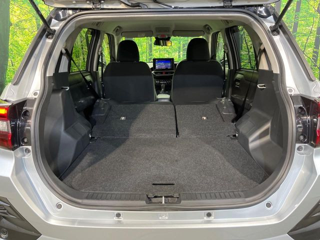 ���i�̂���������ʋ΁A���}���ɏ\���ȉ׎��X�y�[�X���m�ۂ��Ă���܂��B�Z�J���h�V�[�g��|���ƁA�傫�ȉו��̐ύڂ��\�ł���