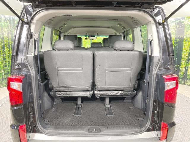 ���i�̂���������ʋ΁A���}���ɏ\���ȉ׎��X�y�[�X���m�ۂ��Ă���܂��B�Z�J���h�V�[�g��|���ƁA�傫�ȉו��̐ύڂ��\�ł���