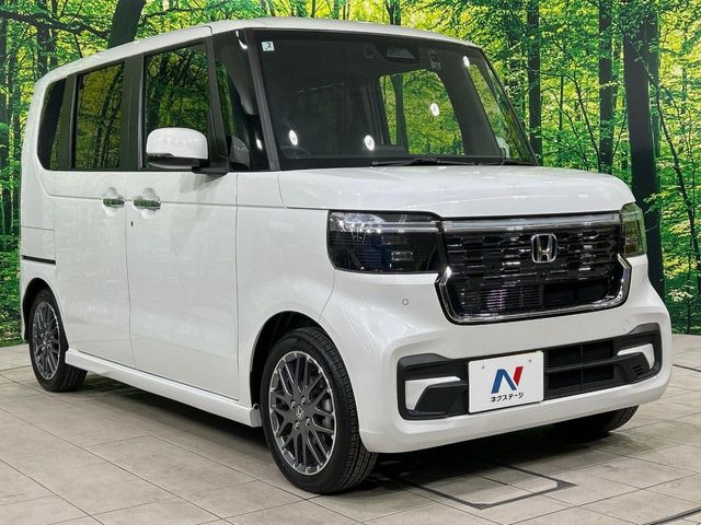 高透明度のガラス皮膜で撥水はもちろん、上質なツヤ・光沢を実現。紫外線や酸性雨から大切な愛車を保護し、色あせ・劣化を防止。「弾スプラッシュコート」、「弾プリミッサコート」からお選びいただけます。