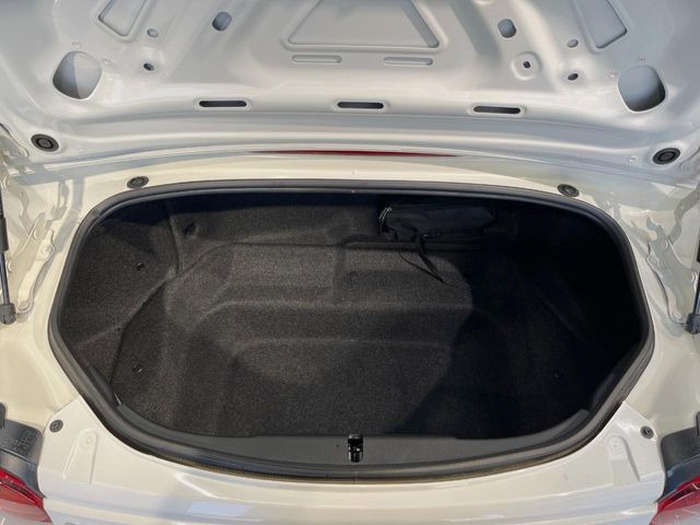 ���i�̂���������ʋ΁A���}���ɏ\���ȉ׎��X�y�[�X���m�ۂ��Ă���܂��B