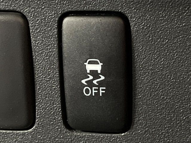 �y������h�~���u�z�ԗ��̉���������m����ƁA�����I�Ɏԗ��̐i�s������ۂ悤�Ɏԗ��𐧌䂵�܂��B�J�̓��ȂǊ���₷���H�ʏ󋵂ł����S�ȉ^�]���\�ł��B