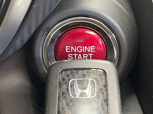 �yHonda�X�}�[�g�L�[�z�J�o����|�P�b�g�ɓ��ꂽ�܂܂ł��h�A�̎{���E�������\�ȃX�}�[�g�L�[�𑕔��B�G���W���̃I���E�I�t�����J�M�����o���K�v����������Ƃ��Ă��֗��ł���