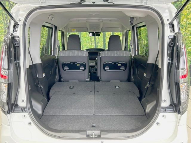 ���i�̂���������ʋ΁A���}���ɏ\���ȉ׎��X�y�[�X���m�ۂ��Ă���܂��B�Z�J���h�V�[�g��|���ƁA�傫�ȉו��̐ύڂ��\�ł���