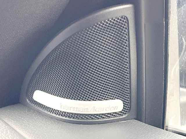 ��harman/kardon�T�E���h�V�X�e��:�I�[�f�B�I��僁�[�J�[����|����v���~�A���X�s�[�J�[�𑕔��B�����̃X�s�[�J�[����A���̗������܂ŕ����鍂�i���ȉ��y�����y���݂��������܂��B