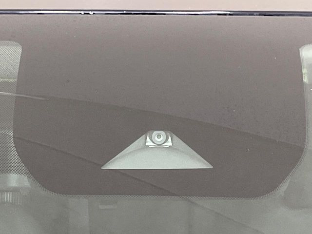 �y�C���e���W�F���g�G�}�[�W�F���V�[�u���[�L�z�t�����g�J�����őO���̎ԗ�����s�҂����m�B�Փ˂������Ȏ��͏Փ˔�Q�y���u���[�L���쓮�A�Փˉ�����T�|�[�g�B�����S�Ƀh���C�u�����y���݂��������܂��B