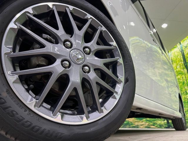 【純正15インチアルミホイール】外観にマッチした純正アルミホイールを装着しております。各種社外アルミホイールや、スタッドレスタイヤも取扱いしております。是非ご相談ください♪