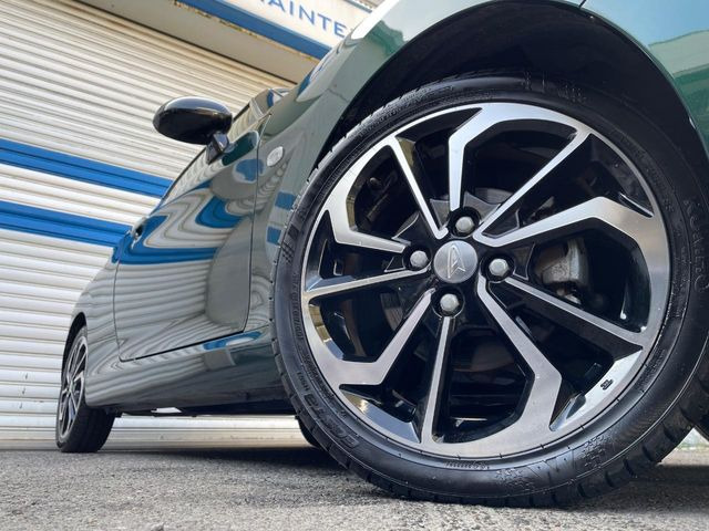 �y�����I�v�V����16�C���`�A���~�z�C�[���z�����I�v�V�����z�C�[���𑕒��B���s���\�̌���ɉ����A�O�ς����X�^�C���b�V���ɂȂ��Ă��܂��B