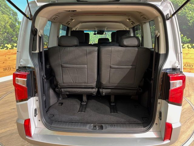 ���i�̂���������ʋ΁A���}���ɏ\���ȉ׎��X�y�[�X���m�ۂ��Ă���܂��B�Z�J���h�V�[�g��|���ƁA�傫�ȉו��̐ύڂ��\�ł���