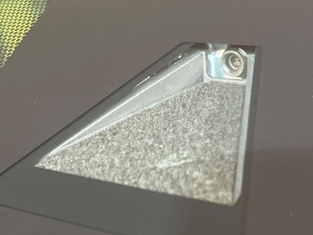 【トヨタセーフティセンス】走行中に前方の車両等を認識し、衝突しそうな時は警報とブレーキで衝突回避と被害軽減をアシスト。より安全にドライブをお楽しみいただけます。