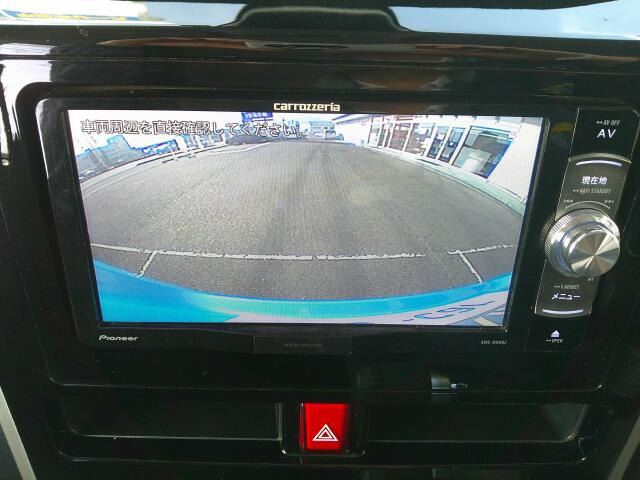 �o�b�N�J�����𑕔����Ă���܂��B���Ԏ��ɑ�ϖ𗧂��܂����^�]�����ȕ��̖����ɂȂ��Ă���܂��B