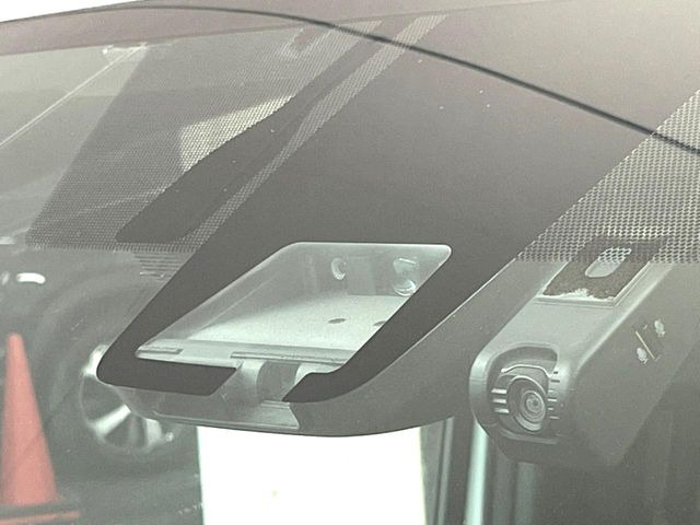 �y�g���^�Z�[�t�e�B�Z���X�z���s���ɑO���̎ԗ�����F�����A�Փ˂������Ȏ��͌x��ƃu���[�L�ŏՓˉ���Ɣ�Q�y�����A�V�X�g�B�����S�Ƀh���C�u�����y���݂��������܂��B