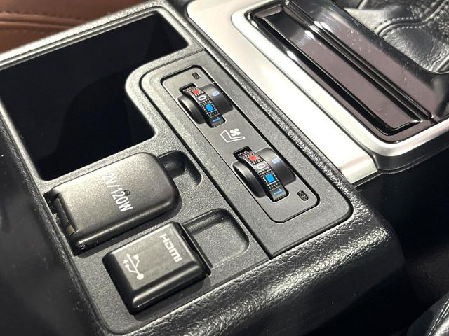 【シートベンチレーション】夏場は涼しい風でお尻や背中の熱やムレを防ぎ、冬はエアコンよりも早く温まってポカポカに!季節を問わず快適に過ごせます。