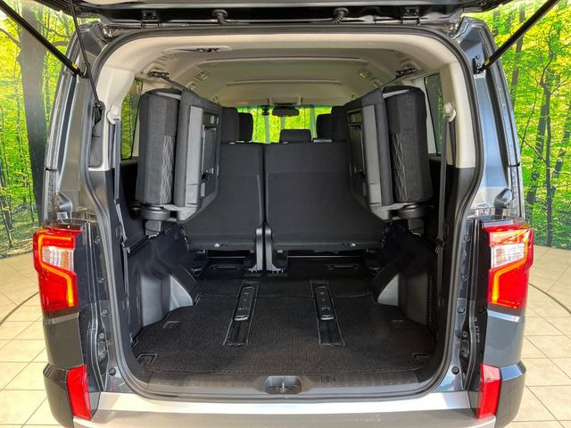 ���i�̂���������ʋ΁A���}���ɏ\���ȉ׎��X�y�[�X���m�ۂ��Ă���܂��B�Z�J���h�V�[�g��|���ƁA�傫�ȉו��̐ύڂ��\�ł���