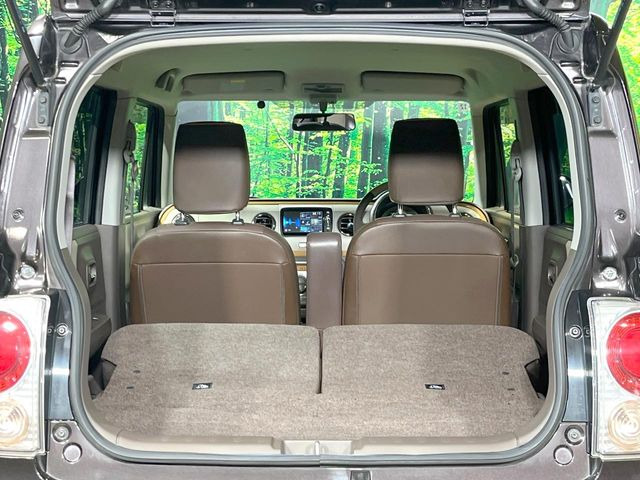 ���i�̂���������ʋ΁A���}���ɏ\���ȉ׎��X�y�[�X���m�ۂ��Ă���܂��B�Z�J���h�V�[�g��|���ƁA�傫�ȉו��̐ύڂ��\�ł���