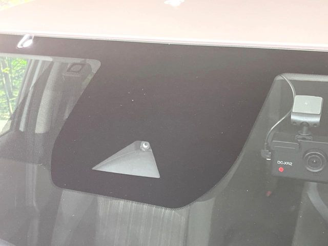 �y�C���e���W�F���g�G�}�[�W�F���V�[�u���[�L�z�t�����g�J�����őO���̎ԗ�����s�҂����m�B�Փ˂������Ȏ��͏Փ˔�Q�y���u���[�L���쓮�A�Փˉ�����T�|�[�g�B�����S�Ƀh���C�u�����y���݂��������܂��B