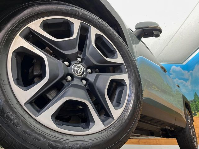 �y����19�C���`�A���~�z�C�[���z�O�ςɃ}�b�`���������A���~�z�C�[���𑕒����Ă���܂��B�e��ЊO�A���~�z�C�[����A�X�^�b�h���X�^�C�����戵�����Ă���܂��B���񂲑��k����������