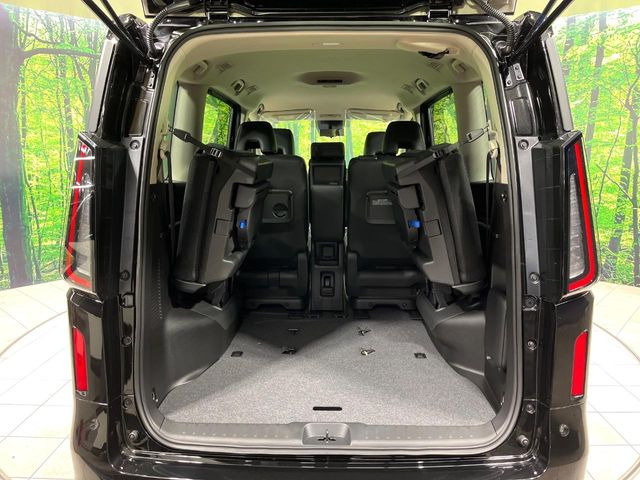 ���i�̂���������ʋ΁A���}���ɏ\���ȉ׎��X�y�[�X���m�ۂ��Ă���܂��B�Z�J���h�V�[�g��|���ƁA�傫�ȉו��̐ύڂ��\�ł���