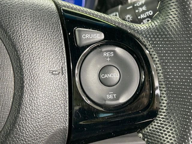 �y�N���[�Y�R���g���[���z�������H�����N���N���s�B�A�N�Z���𗣂��Ă���葬�x�ő��s���ł��A�������^�]���̕��S���y��!�����E�������ȒP�ȃX�C�b�`����Œ����ł��܂��B