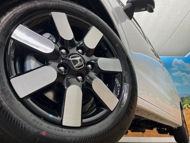 �y�����A���~�z�C�[���z�O�ςɃ}�b�`���������A���~�z�C�[���𑕒����Ă���܂��B�e��ЊO�A���~�z�C�[����A�X�^�b�h���X�^�C�����戵�����Ă���܂��B���񂲑��k����������