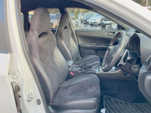 �y�n�[�t���U�[�V�[�g�z�������ƍ���S�n�𗼗������l�C�̃V�[�g���w�ʁE���ʂ̃t�@�u���b�N�f�ނ́A�ʋC���̗ǂ��⊊��ɂ����ɗD��Ă��܂��B�C���╞���ɍ��E���ꂸ���K�ɂ���肢�������܂��B