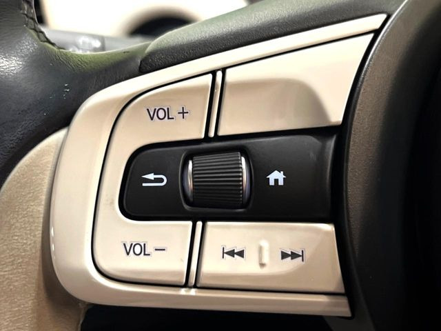 �y�X�e�A�����O�X�C�b�`�z�^�]���A�O������ڐ������炷���ƂȂ��A�I�[�f�B�I���̑��삪�\�ȕ֗��@�\!���S&���K�ȃh���C�u�����o���Ă���܂���