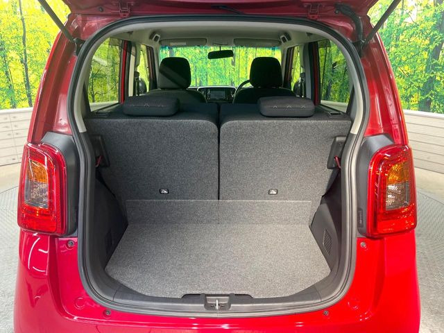 ���i�̂���������ʋ΁A���}���ɏ\���ȉ׎��X�y�[�X���m�ۂ��Ă���܂��B�Z�J���h�V�[�g��|���ƁA�傫�ȉו��̐ύڂ��\�ł���