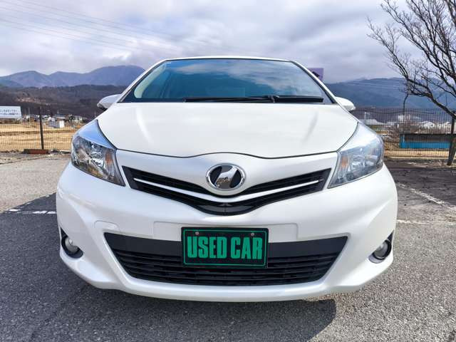 ヴィッツ1.3 F シエル 4WD