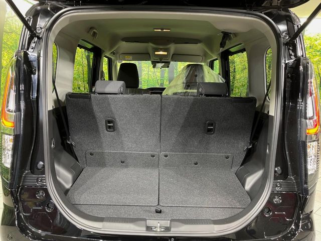 ���i�̂���������ʋ΁A���}���ɏ\���ȉ׎��X�y�[�X���m�ۂ��Ă���܂��B�Z�J���h�V�[�g��|���ƁA�傫�ȉו��̐ύڂ��\�ł���