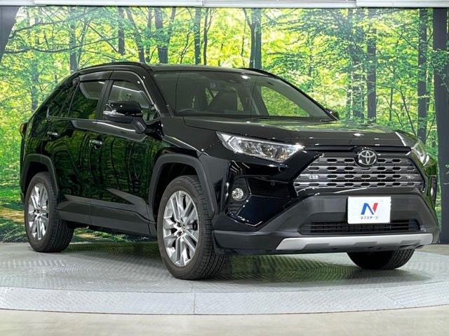 高透明度のガラス皮膜で撥水はもちろん、上質なツヤ・光沢を実現。紫外線や酸性雨から大切な愛車を保護し、色あせ・劣化を防止。「弾スプラッシュコート」、「弾プリミッサコート」からお選びいただけます。