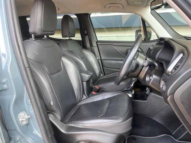 ���O��:�������Ƃ����h���C�o�[�X�y�[�X�ŁA�����Ԃ̉^�]�ł����K�ɂ��߂������������܂��B