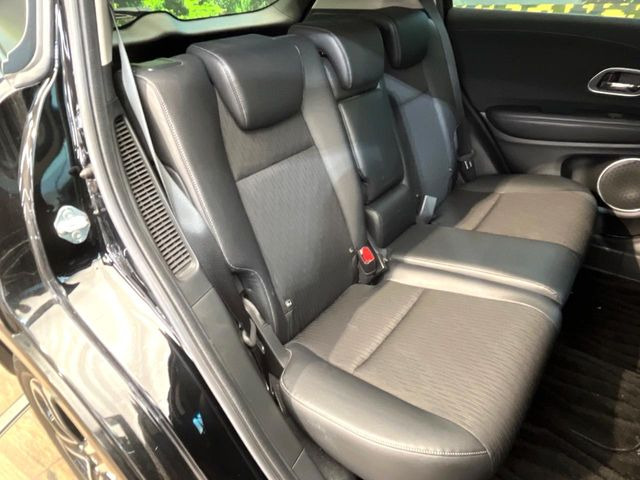 後部座席も気になるようなキズ・汚れやへたり等、大きなダメージはなく、良好な状態です。