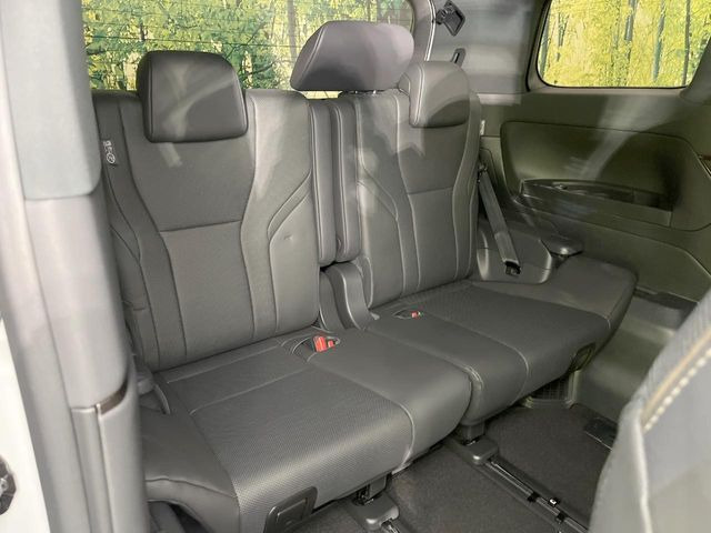3列目シートはもちろん状態良好☆大人でもゆったりと座って頂けますので、大人数でのお出かけもラクラクです♪ご家族で、気の知れた仲間で、ドライブに行くのが楽しみですね♪