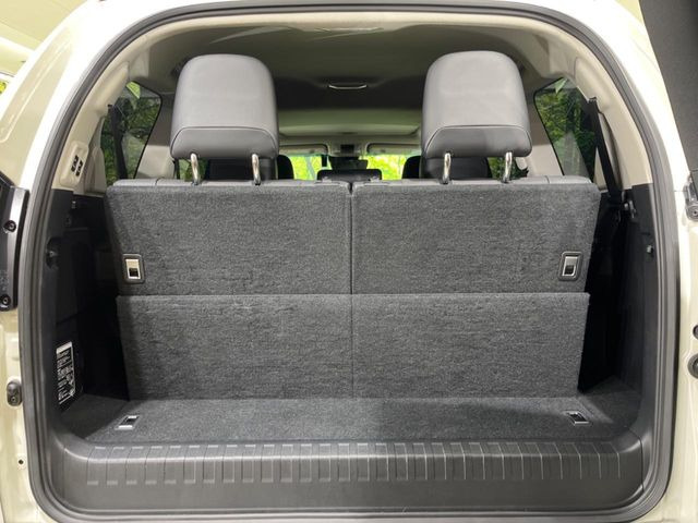 普段のお買い物や通勤、送迎等に十分な荷室スペースを確保しております。セカンドシートを倒すと、大きな荷物の積載も可能です♪