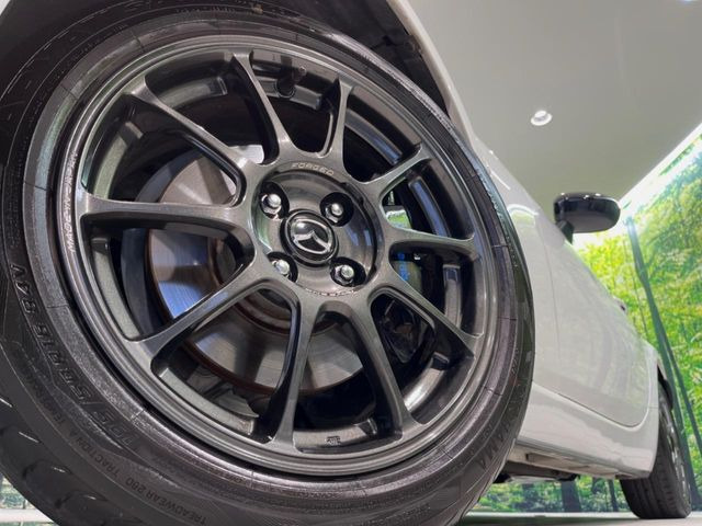 �y����16�C���`�A���~�z�C�[���z�O�ςɃ}�b�`���������A���~�z�C�[���𑕒����Ă���܂��B�e��ЊO�A���~�z�C�[����A�X�^�b�h���X�^�C�����戵�����Ă���܂��B���񂲑��k����������