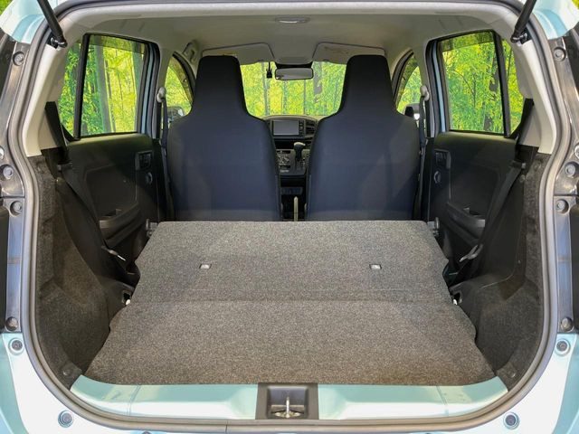 ���i�̂���������ʋ΁A���}���ɏ\���ȉ׎��X�y�[�X���m�ۂ��Ă���܂��B�Z�J���h�V�[�g��|���ƁA�傫�ȉו��̐ύڂ��\�ł���