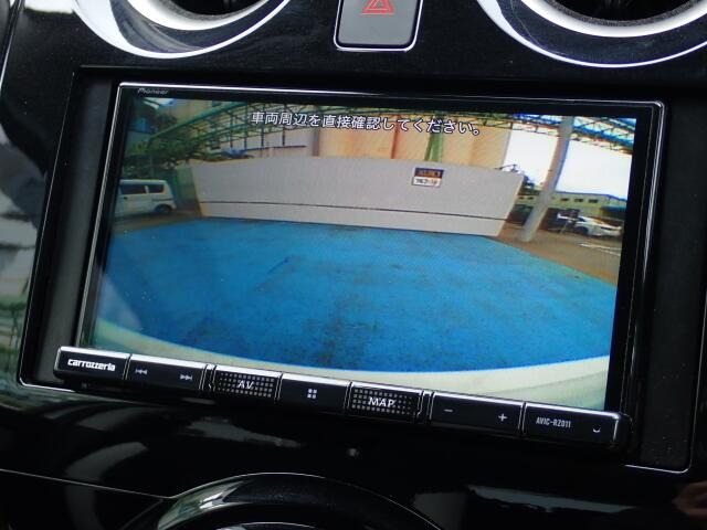 �o�b�N�J�����������Ă���܂��B