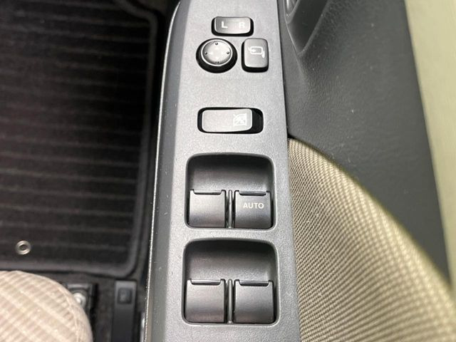 �y�d���i�[�~���[�z�T�C�h�~���[�͓d���i�[���ƂȂ��Ă���A�������ԏ�ł��L�Y�������X�N��}�����܂��B