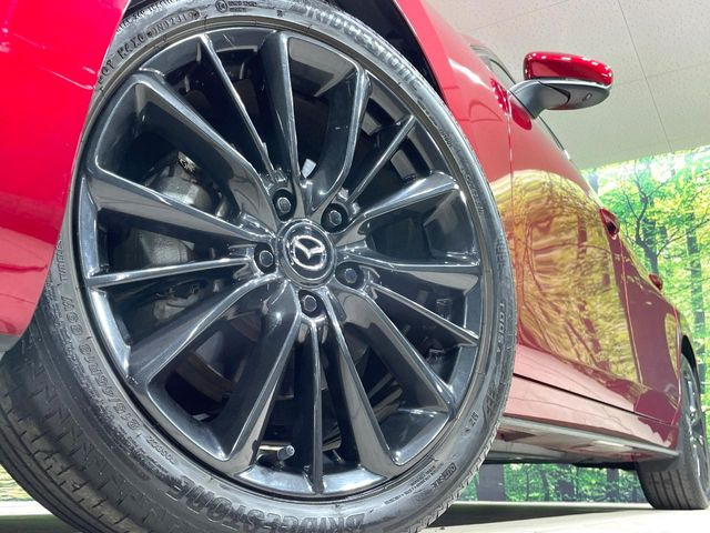 �y����18�C���`�A���~�z�C�[���z�O�ςɃ}�b�`���������A���~�z�C�[���𑕒����Ă���܂��B�e��ЊO�A���~�z�C�[����A�X�^�b�h���X�^�C�����戵�����Ă���܂��B���񂲑��k����������