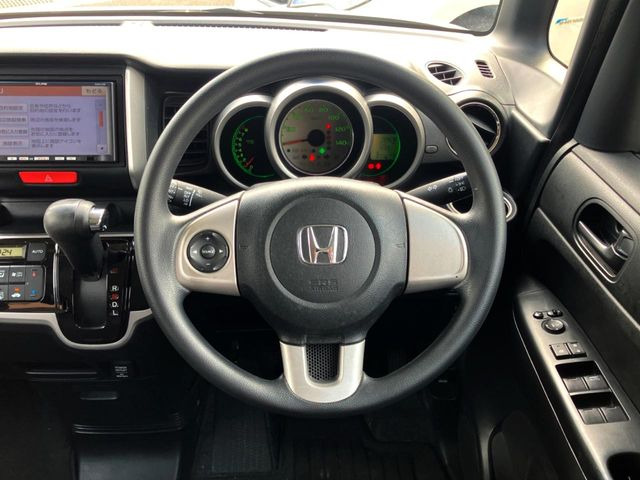 �������E���^���n���h���ł�!���񂵂̌����₷���X�e�A�����O�͑��삵�₷���݌v�ł��B