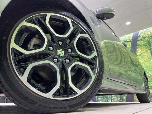 �y����17�C���`�A���~�z�C�[���z�O�ςɃ}�b�`���������A���~�z�C�[���𑕒����Ă���܂��B�e��ЊO�A���~�z�C�[����A�X�^�b�h���X�^�C�����戵�����Ă���܂��B���񂲑��k����������