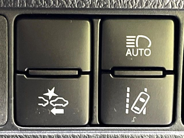 �y�g���^�Z�[�t�e�B�Z���X�z���s���ɑO���̎ԗ�����F�����A�Փ˂������Ȏ��͌x��ƃu���[�L�ŏՓˉ���Ɣ�Q�y�����A�V�X�g�B�����S�Ƀh���C�u�����y���݂��������܂��B