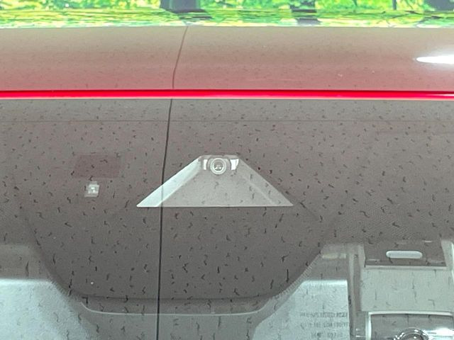 �yi-ACTIVESENSE�z���s���ɑO���̎ԗ�����F�����A�Փ˂������Ȏ��͌x��ƃu���[�L�ŏՓˉ���Ɣ�Q�y�����A�V�X�g�B�����S�Ƀh���C�u�����y���݂��������܂��B