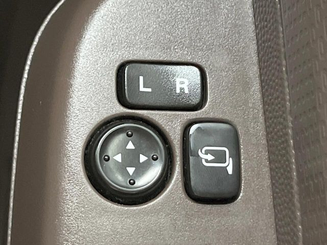 �y�d���i�[�~���[�z�T�C�h�~���[�͓d���i�[���ƂȂ��Ă���A�������ԏ�ł��L�Y�������X�N��}�����܂��B