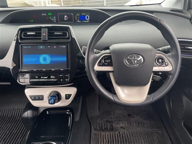 プリウス1.8 A ツーリングセレクション E-Four 4WD