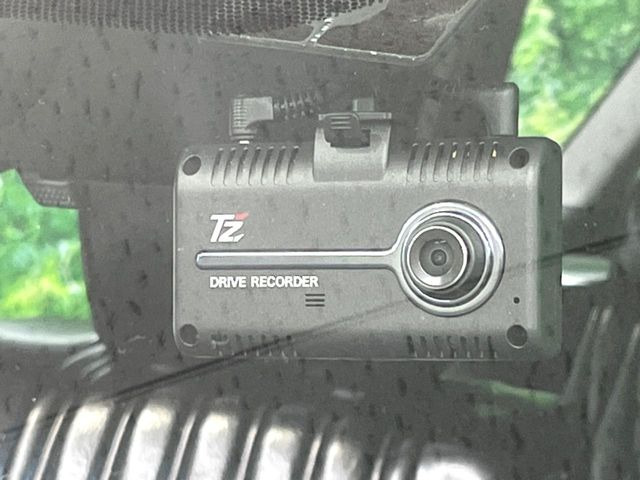 【ドライブレコーダー】ドライブレコーダー装備!走行中はもちろん、あおり運転や事故に遭遇した際、映像で記録し、万一のリスクに備えます。※記録用SDカードはお客様ご自身でご準備いただく必要があります。