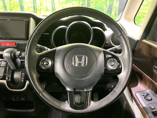 �y�����v�����X�e�A�����O�z�㎿�Ȋv���g�p���邱�ƂŁA��ɂ����������݂ƂĂ��^�]���₷���n���h���ł���